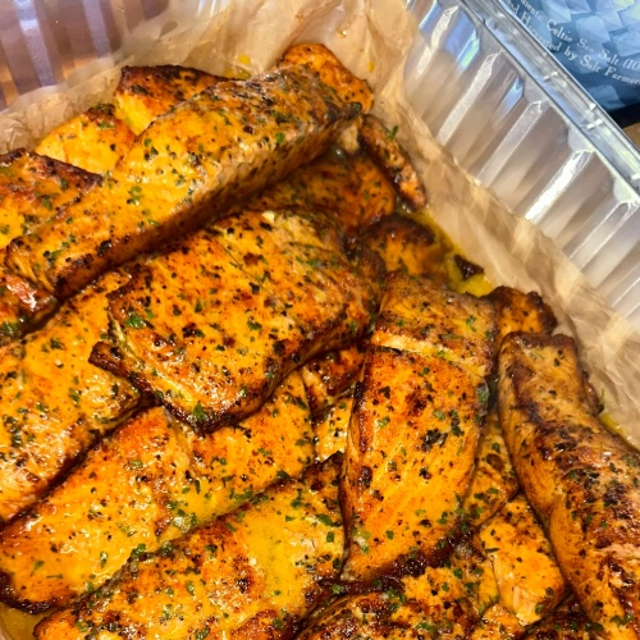 Salmon (20 Pieces).