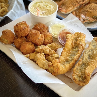 Fish and Oyster Combo Platter
